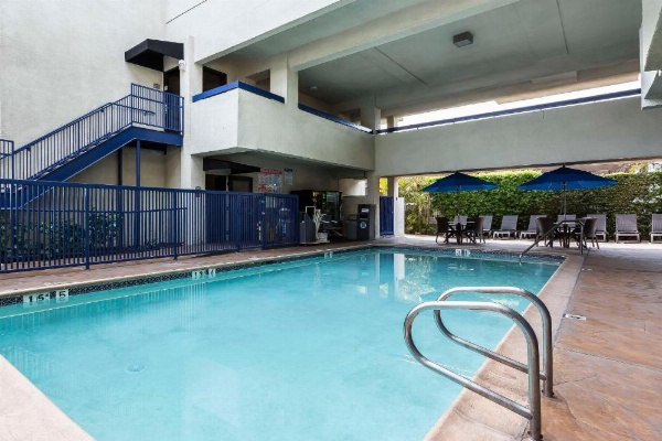 Quality Inn & Suites Los Angeles Airport - LAX image 23