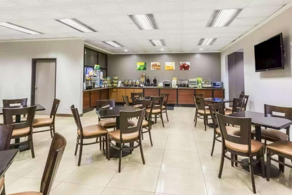 Quality Inn & Suites Los Angeles Airport - LAX image 28