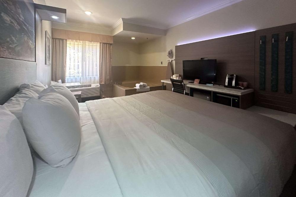 Quality Inn & Suites Los Angeles Airport - LAX